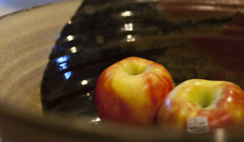 r_apples_bowl_closeup